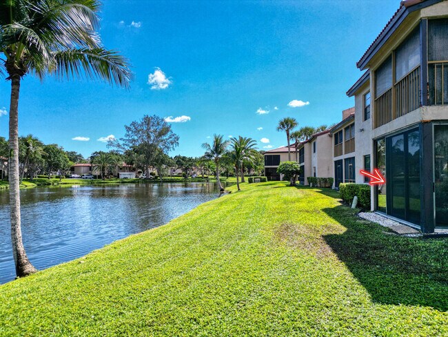 Building Photo - 9285 Vista del Lago