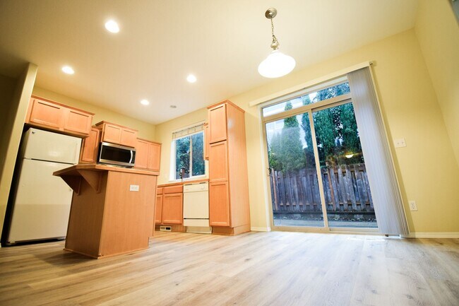 Building Photo - Beautiful Home in Amazing Neighborhood!