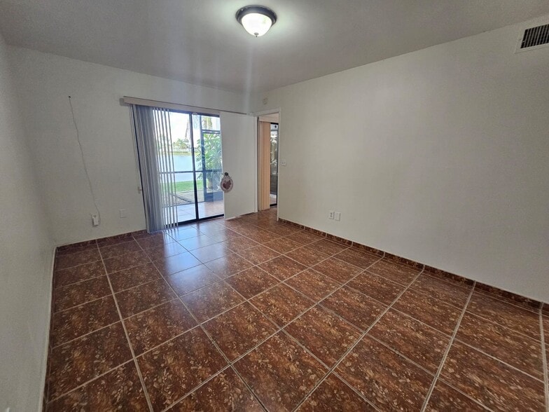 Building Photo - 1041 Jefferson Dr