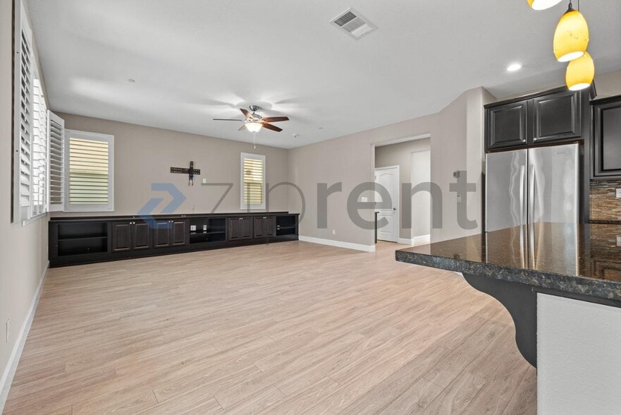 Building Photo - 551 Sawyer Dr