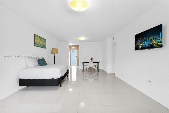 Building Photo - 1035 94th St