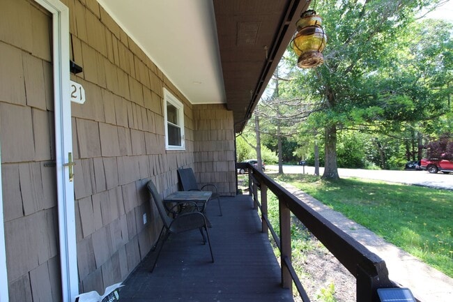 Building Photo - Bright & Spacious 2-Bedroom Home in Massanutten