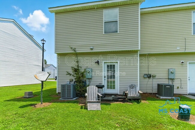 Building Photo - 1131 Century Oaks Dr