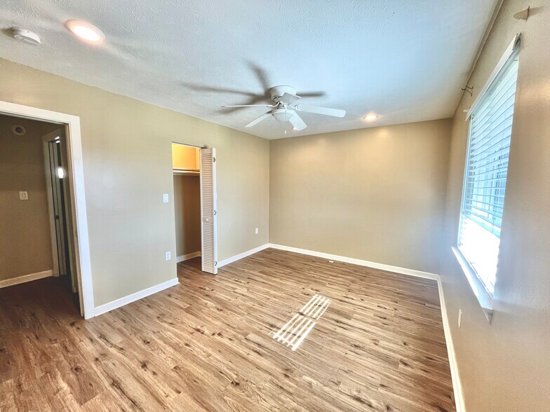 Building Photo - 3117 Debra Blvd