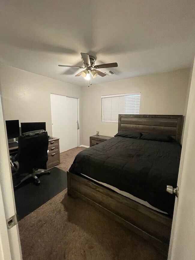 Building Photo - HOUSE FOR RENT