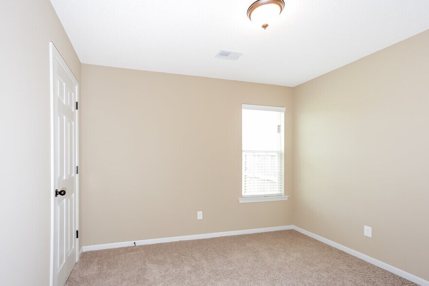 Building Photo - 7916 Ridgedale Dr