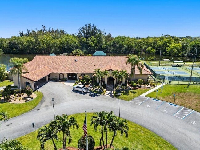 Building Photo - 5942 Parkwalk Cir W