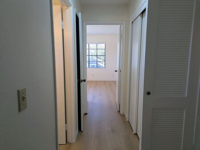 Building Photo - 5069 Cribari Bluff
