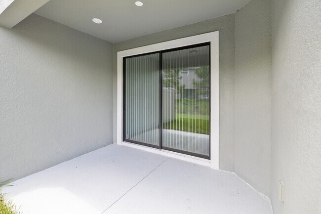 Building Photo - "Charming Estancia Luxury 3-Bed home in We...