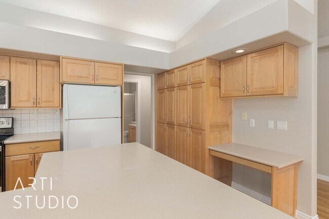 Building Photo - Beautiful home in well kept community