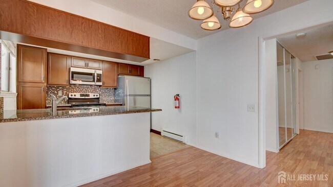 Building Photo - 94C Salix Plaza