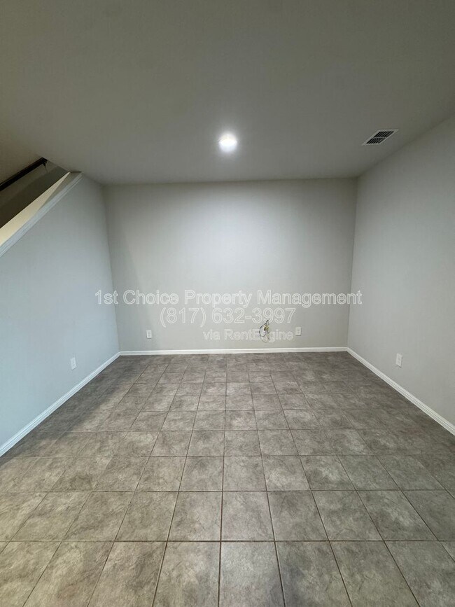 Building Photo - 7948 Oaktown Dr