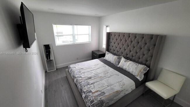 Building Photo - 821 NE 6th St