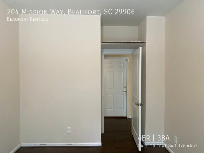 Building Photo - 204 Mission Way