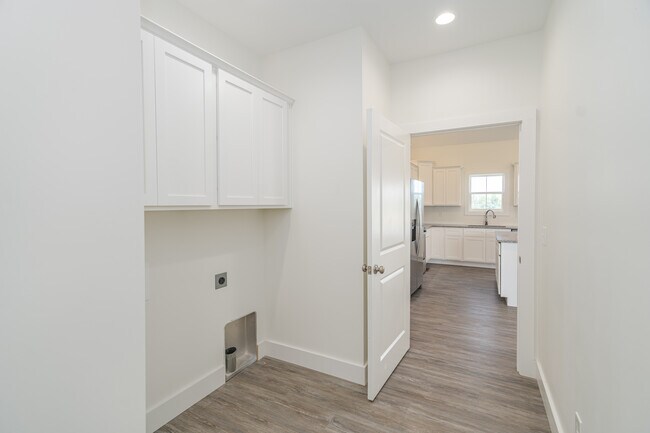 Building Photo - 147 Greenbriar Ln