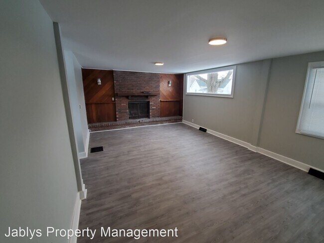 Building Photo - 3 br, 1 bath House - 902 Park Ave