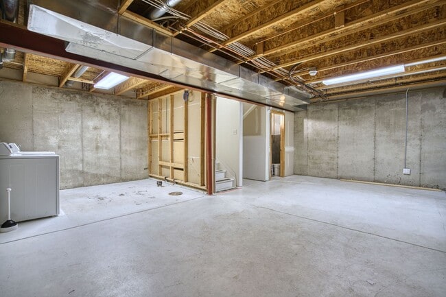 Building Photo - Beautiful Quail Crossing Townhome – Walk t...