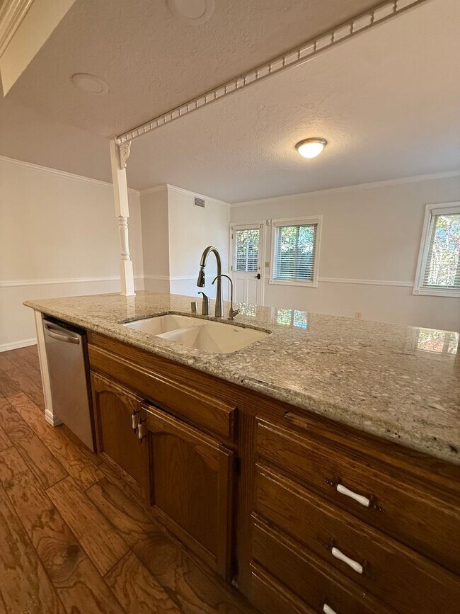 Building Photo - San Pedro 4 bedroom, 3 Bath Home with yard and Deck! Available NOW!