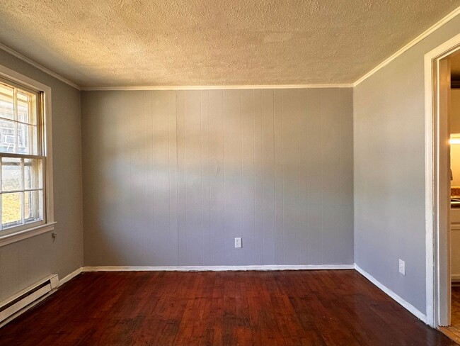 Building Photo - 1506 6th St SE