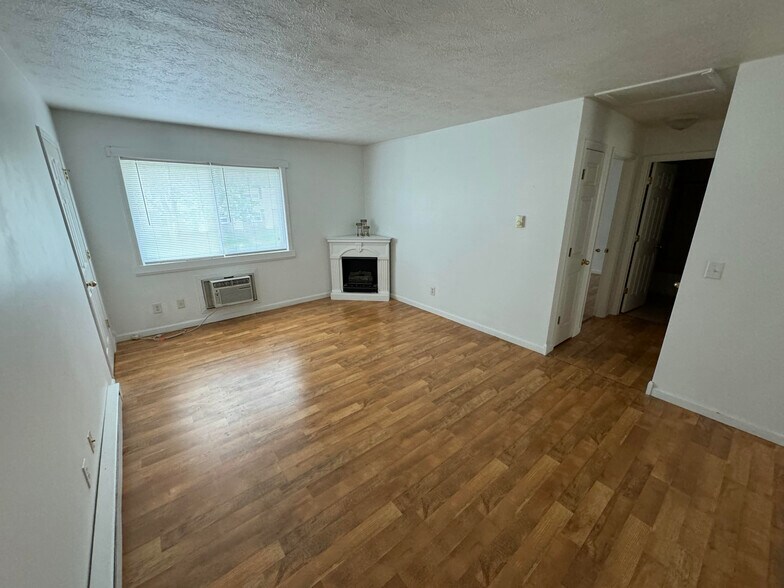 Building Photo - 1240 Hilltop Cir