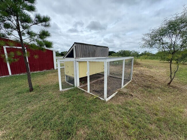 Building Photo - 2 Bed, 2 Bath County Home on 1.5 Acres in ...