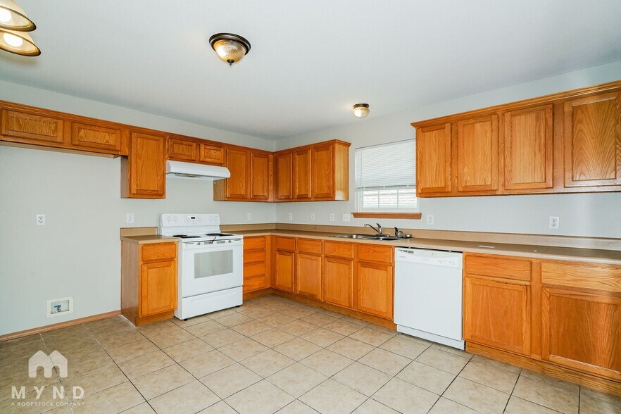 Building Photo - 3634 S Sulgrove Ave