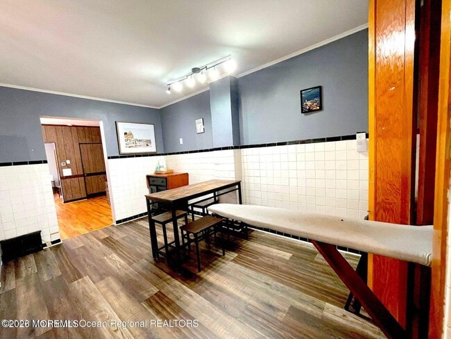 Building Photo - 137 Oakland St