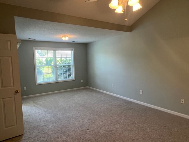 Building Photo - Beautiful Lake Side Location! Lake Linden ...