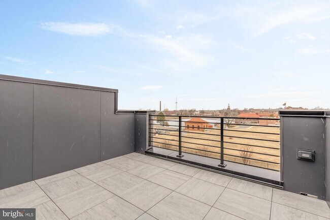 Building Photo - 2607 1st St NW