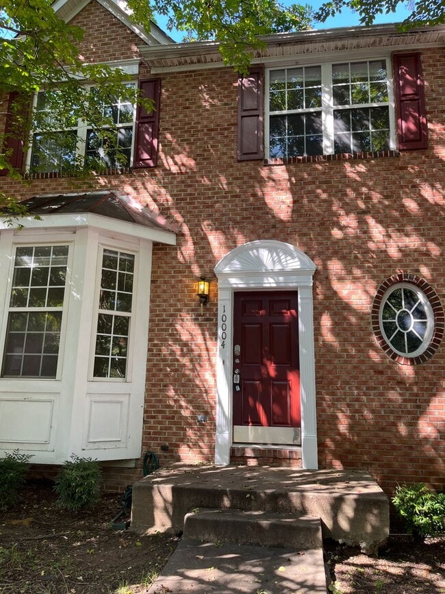 Building Photo - 3 bedroom townhome available near Largo To...