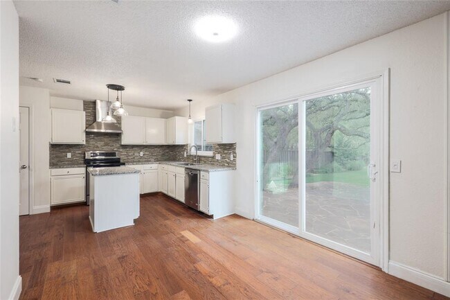 Building Photo - 8608 Bobcat Dr