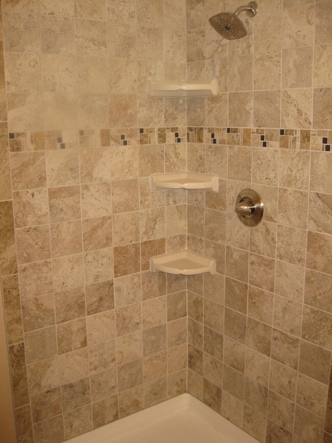 MASTER BATH - TILE SHWR W SHELVES - 10071 San Juan Ct