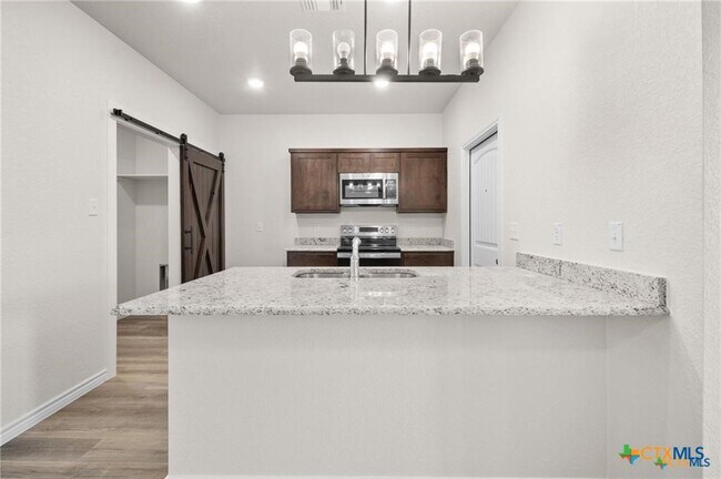 Building Photo - 126 Leon Ln