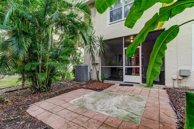 Building Photo - 1138 Hillhurst Dr