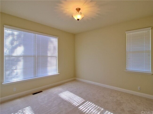 Building Photo - 1865 Vineyard Dr