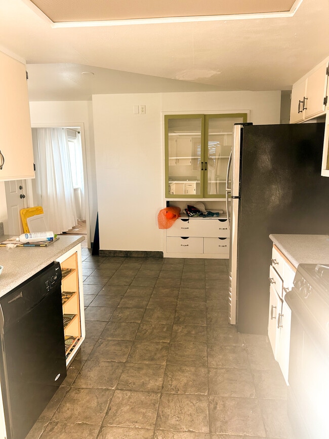 Building Photo - 1721 S Shoshone St