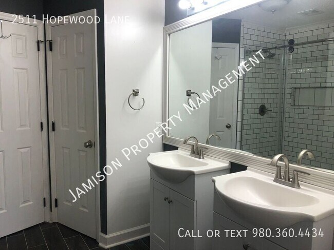 Building Photo - 2511 Hopewood Ln