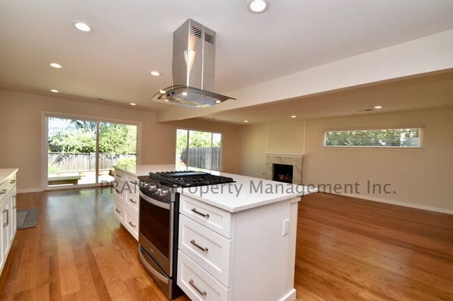 Building Photo - 627 Tanbark Terrace