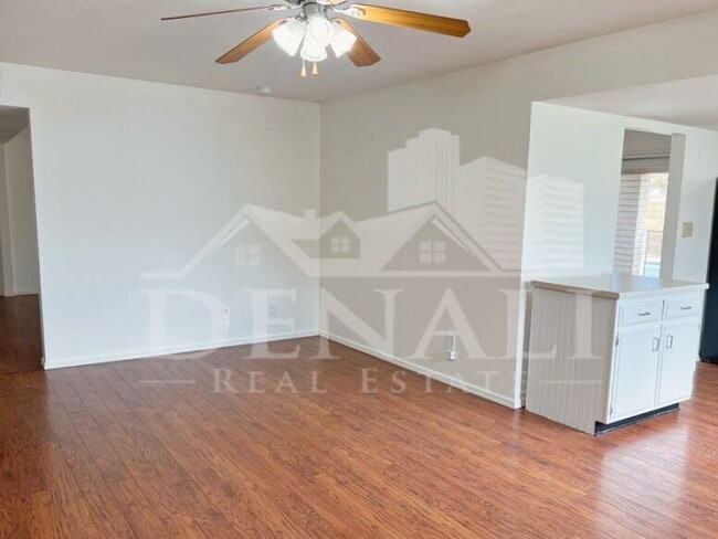 Building Photo - 647 S Bermuda Cir