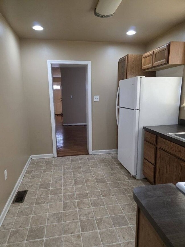 Building Photo - Wilmington Rowhome - Hedgeville Area