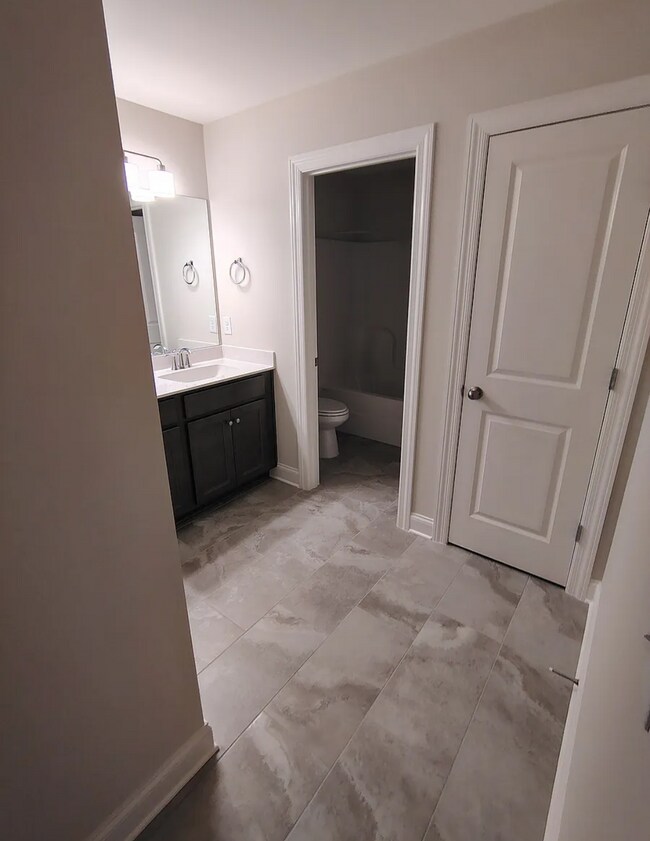 Building Photo - 7906 Pine St