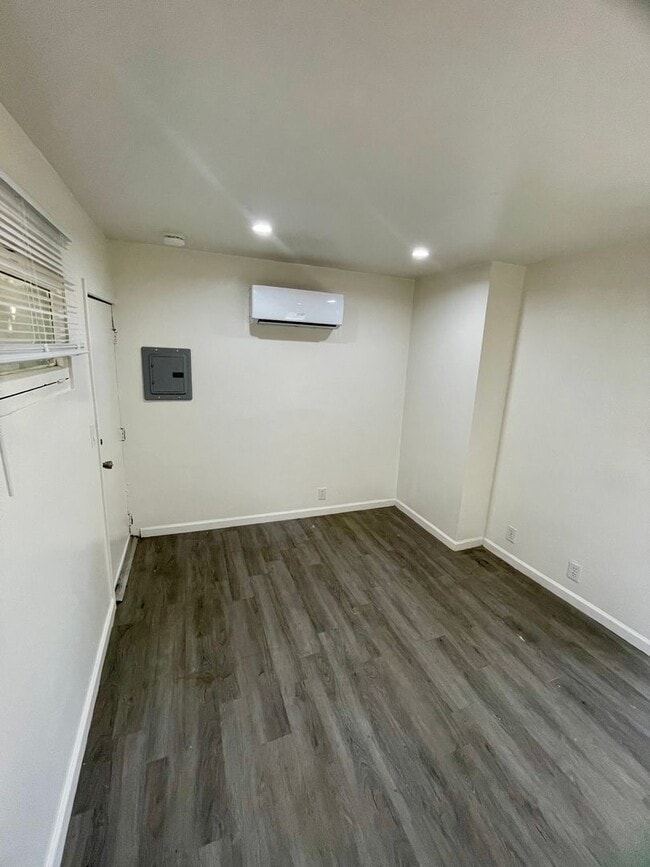 Building Photo - 1440 Vine St