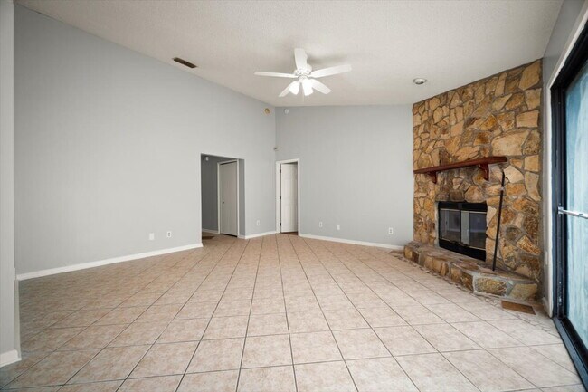Building Photo - Charming 3-Bedroom, 2-bathroom Gem Awaits!