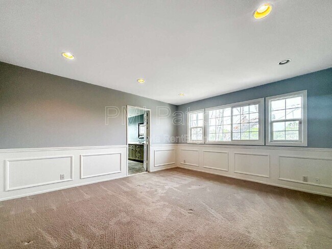 Building Photo - 5147 E Los Flores St