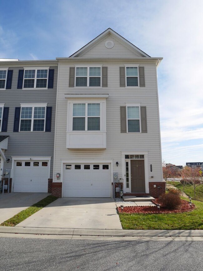 Primary Photo - Large End-Unit Townhome- Owings Mills, MD