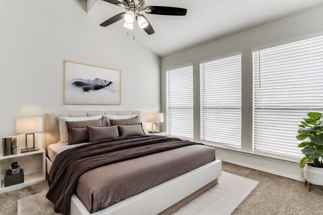 Building Photo - 2805 Meadow Park Dr