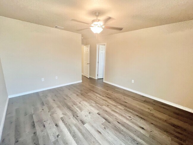 Building Photo - Cute 3 Bed Duplex in Temple!