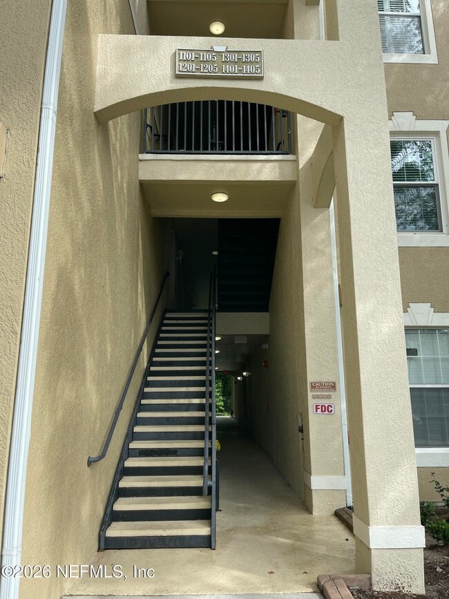 Building Photo - 7801 Point Meadows Dr
