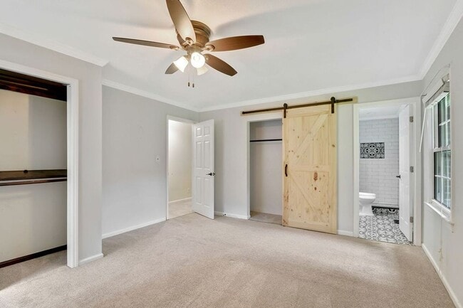 Building Photo - 212 Pinewood Dr