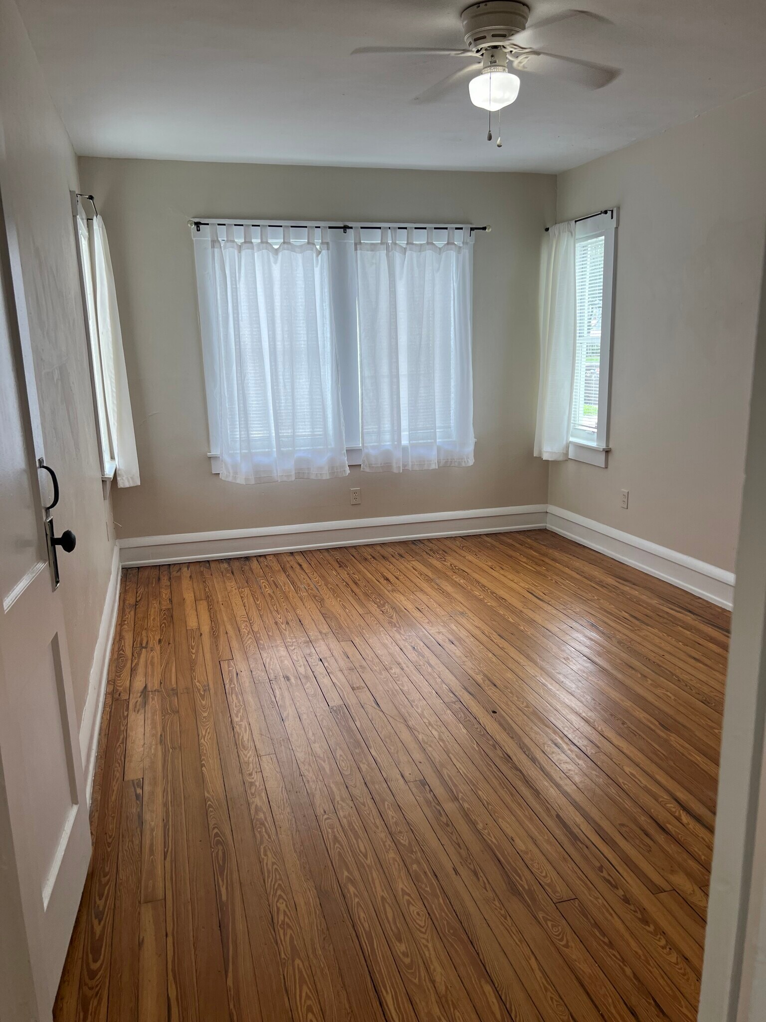 Bed 3 - 5915 N Flagler Dr